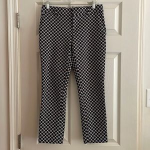 BANANA REPUBLIC Skinny Sloan Pant - Back and White Color